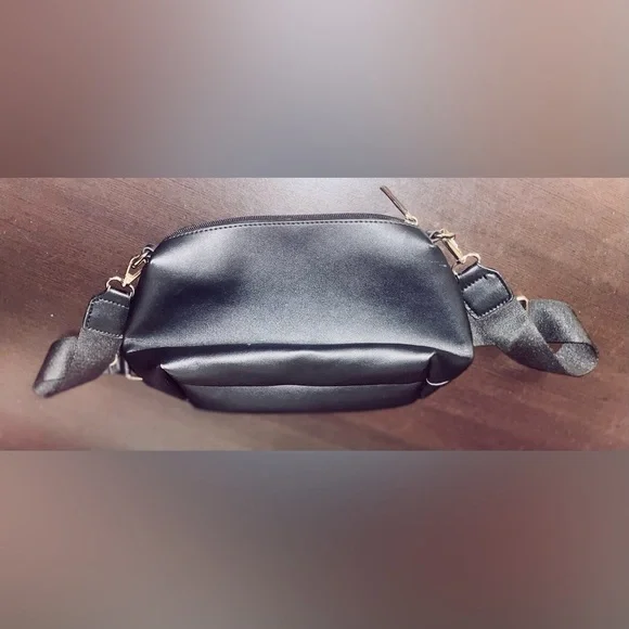 ✨ Black Faux Leather Crossbody Bag with Wide Strap – Trendy Everyday Purse✨ - Picture 3 of 5